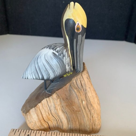 HAND CARVED painted PELICAN COASTAL SEA OCEAN BIRD WOOD SCULPTURE TROPICAL ISLAN - Picture 2 of 9